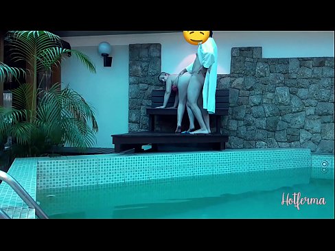 ❤️ Oga pe iranṣẹbinrin si awọn pool, sugbon ko le koju kan gbona ❤️ Ibalopo